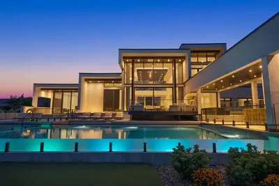 Image de Lakeview Mansion w/Infinity Pool, Hot Tub / 6bed