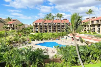 Image de Kamaole Sands across from beach/entertainment