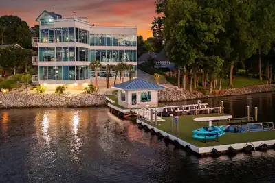 Image de The Glass Mansion w\/Optional Boat Rental