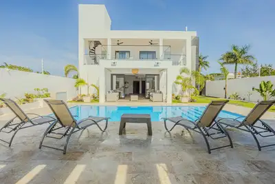 New Build! ! Elegant 5br Villa with Pool, Minutes from Puerto Plata Airport