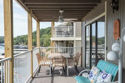 Image de Lazy Days E-08 - Cozy Waterfront Condo in Osage Beach
