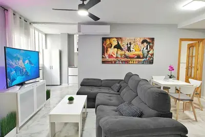 Image de Modern 3-bedroom apartment in a central location by the Sea