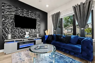 Image de Luxury 2-bedroom apartment in awesome Downtown Royal Oak with fWiFi