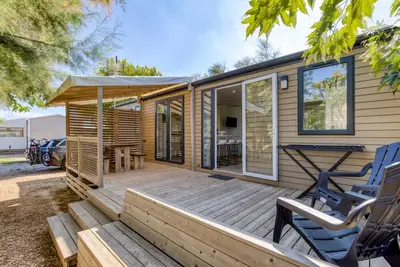 Image de 'Mobilhome 6 Pers Au Castellas' avec piscine partagée, terrasse privée et climatisation