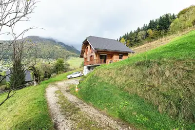 Chalet 'Le Revers' avec vue sur montagne, terrasse privée et jardin privé