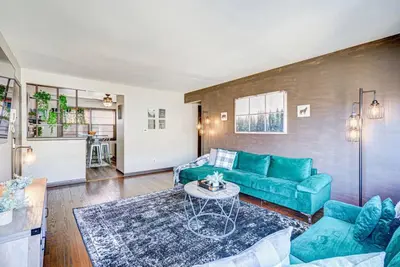 Image de Top Rated Condo -King Bed | Safe Historic Location