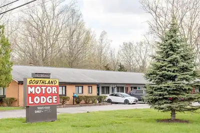 Image de Detroit Vacation Home | Metropolitan Airport