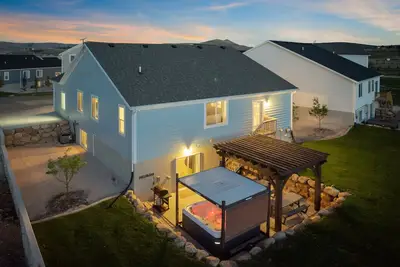 Image de Pet Friendly-Hot Tub-Game Room-Sleeps 20+Walk to Pickleville