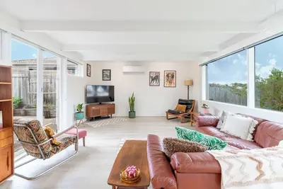 Image de Freshly Renovated | Pet Friendly | Close to Main St