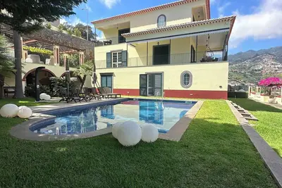 Image de Luxury Villa:Pool, Cinema, HotTub, King Bed, View, City