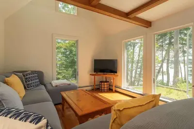Image de Tide's Rest-Oceanfront sleeps 6!