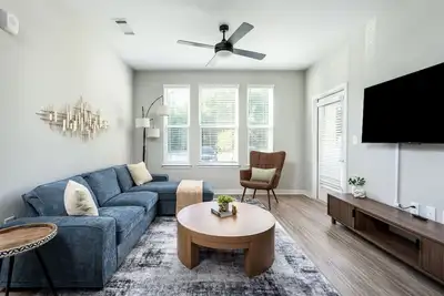 Charming, New Apt | Pool | Long Stays