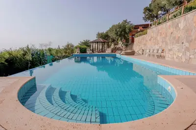 Image de Outbuilding with swimming pool surrounded by greenery and breathtaking views.