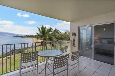 Image de Oceanfront Bliss at Royal Mauian #405–Stunning Views, Prime South Kihei Location