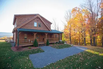 Image de Charming Log Home with Beautiful Mountain Views