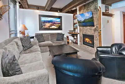 Image de Remodeled Lionshead Condo, Pool | Vi108