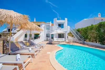 Image de 91a Casa Mel: Stylish 3-Bed Townhouse with Pool