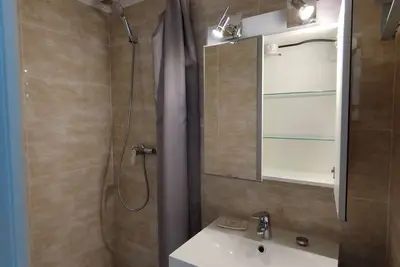 Image de Juan les Pins. Petite maison, quartier calme à 500m de la plage.