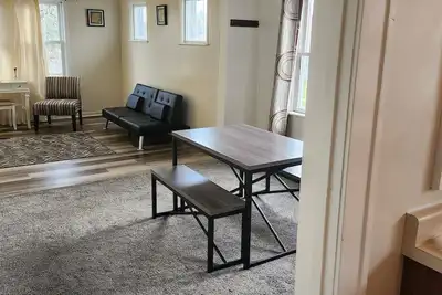 Image de Cozy second floor deplex 2-bedroom in peaceful Kenosha with Ac, heat and WiFi