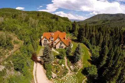 Image de Luxurious Mountain Retreat with Pool