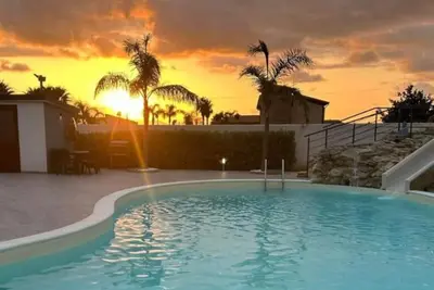 Image de Luxury Villa with pool, sauna and jacuzzi near the sea, for families and friends