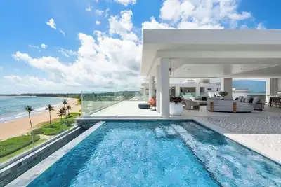 Image de Gorgeous Ocean Front Penthouse at the Four Season’s Bahia Beach Resort