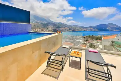 Seaview Luxury Apartment -  6839