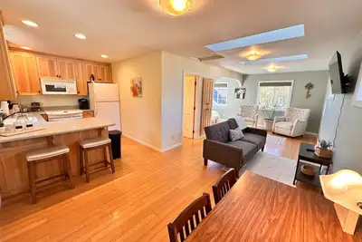 Image de Medford Home and 2 Condos With Pool and Hot tub