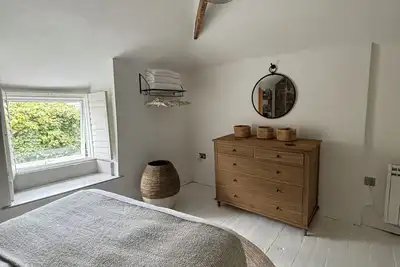 Image de The Old Gallery - Charming Coastal Escape For Two