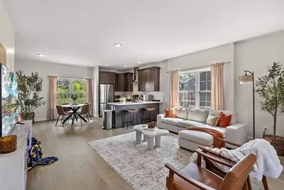 Image de Wow! Stunning 2-bedroom home in Ann Arbor, 9 minute drive to campus & stadium!
