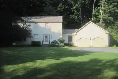 Image de Charming 3-bedroom Salt Box house in quaint Williamstown Mass with WiFi