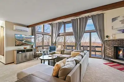 Image de Pocono Mountains Camelback Retreat-Stunning Views