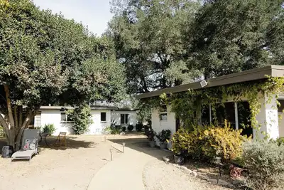 Image de Charming 3 Br Farmhouse at Welburn Gourd Farm