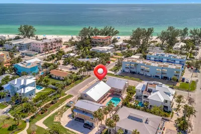 Image de Beachy Villa on Sunny Anna Maria Island-Golf Cart Provided-Short Stroll to Beach