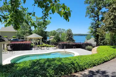 Image de Villa by the Lake, Villa by the Lake- 3br Condo at The Village on Lake Martin!