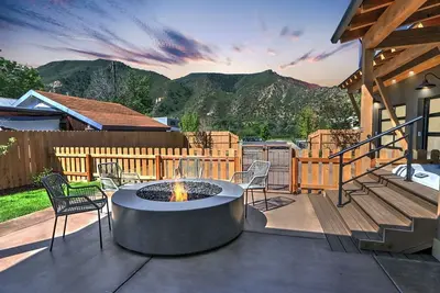 Image de New Luxury home w\/ hot tub, large patio w\/ fire pit & grill. 2blocks from dwtwn