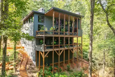Image de *Moonlight Waters Lodge*Lux|CreekFront|HotTub|Game