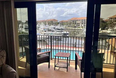 Image de Total Zen! 2+ bedroom condo in lovely Jupiter with Marina view