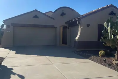 Image de Spacious 3 bedroom home equipped with a private pool to beat the Arizona heat!