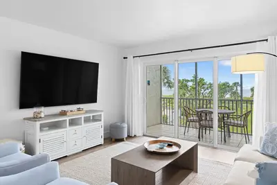 Sweet BLou - Luxury Two Bedroom Beachfront Condo at South Seas