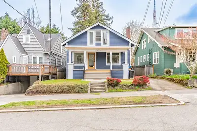 Image de Quintessential Queen Anne charmer w/ 7Beds/4Baths