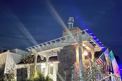 Image de Luxury Beach Cottage Private on beach/boardwalk, patio/fireplace. 4 Beach passes