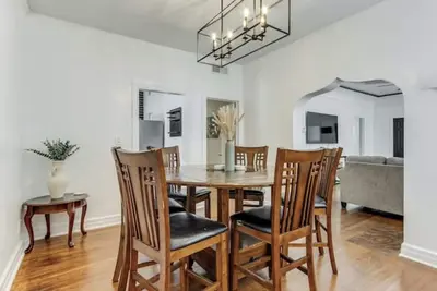 Image de Uptown Quiet Neighborhood Family Work