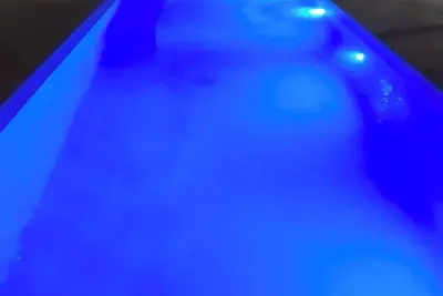 Image de A brand new villa with modern suites, bathrooms, pool garden and private parking.