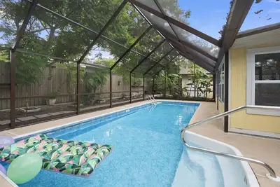 Image de Pool Home Pet Friendly No Breed/ Size Restrictions