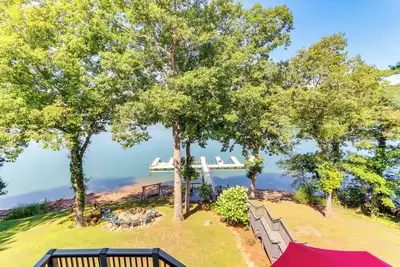 Image de Blue Ridge Lake Townhome ~ 7 Mi to Scenic Railway!