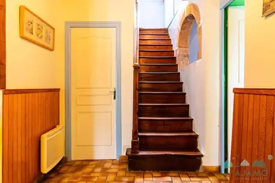 202 - Maison en pierre à proximité des Sables-D'or
