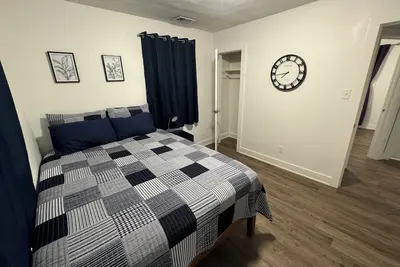Image de Newly renovated 2-bedroom house in lovely downtown Elizabethtown on quiet street