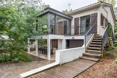 Image de Grande Maison de vacances 200 Mètres De La Mer avec terrasse privée, jardin privé et Wi-Fi