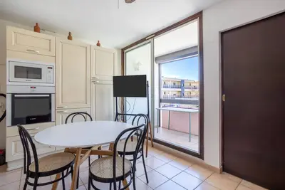 Image de Appartement 'Studio 4 Personnes Proche Plage' avec Balcon et Wi-Fi